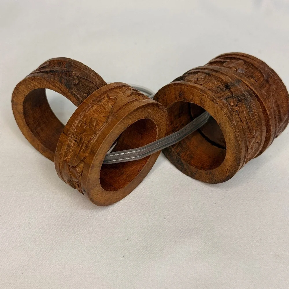 Vintage Wooden Hand Made Napkin Rings Set of 4 Round Brown Etched Floral‎